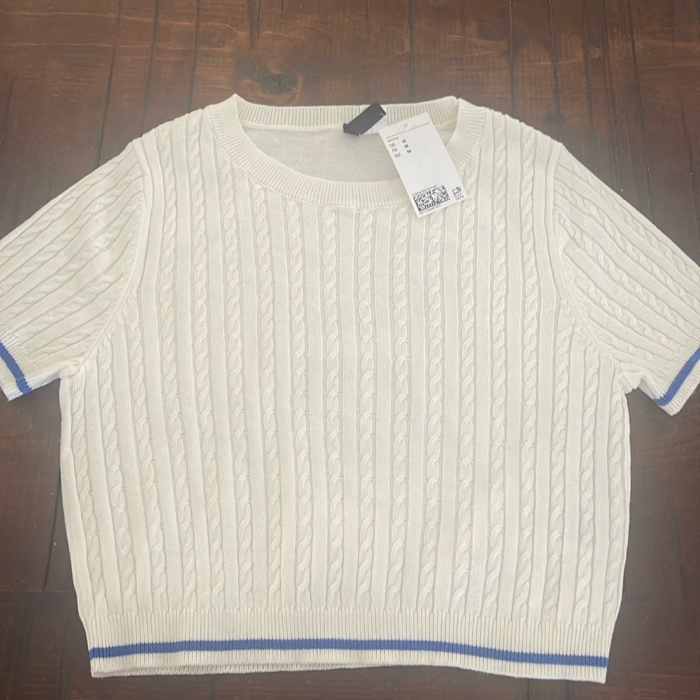 NWT H&M White Knit Short Sleeved Top - Size M